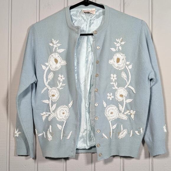 Vintage 1950s Blue and White Beaded Floral Button Up Cardigan Sweater XS/S *READ - Picture 7 of 10